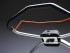 Snadno p��stupn� p�ka pro nastaven� v��ky se�en� - unik�tn� design rukojeti Husqvarna v�m umo��uje nastavit v��ku rukojeti, co� napom�h� zv��it va�e pohodl� p�i se�en�. Se�izovac� p�ka je um�st�na v hodn� ��sti rukojeti a poskytuje plynul� nastaven� v��ky