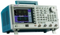 AFG3251C arbitrrn genertor funkc 1 µHz - 250 MHz Tektronix