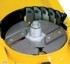 Multi-Blade �ezac� syst�m m� 5 kotou��, kter� umo��uj� ultra jemn� drcen� materi�lu pro rychl� kompostov�n�. T�m se �et�� a� 20% objemu kompostu a urychluje rozpad