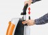 Hlin�kov� teleskopick� rukoje� pro komfortn� p�epravu pop�. ke zvlṻ prostorov� nen�ro�n�mu skladov�n� se d� praktick� a zvlṻ lehk� hlin�kov� teleskopick� rukoje� zasunout