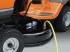 Uz�v�r hadice na vodu - pro snadn� �i�t�n� �ac�ho �stroj�. Sta�� zapojit a pustit vodu a nastartujte motor