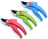 111345 n��ky zahradn� dvou�epelov� s p�evodem Fiskars